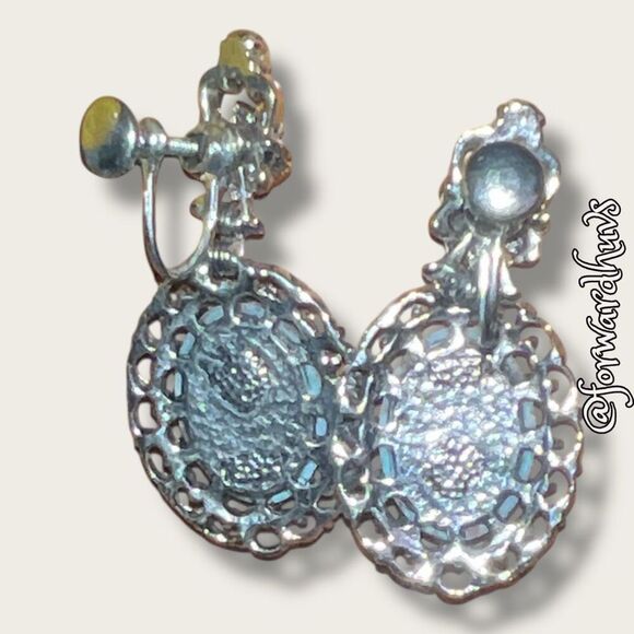 Silver-Tone Screw Back Earrings with Faux Turquoise – Vintage-Inspired Elegance - Picture 8 of 9